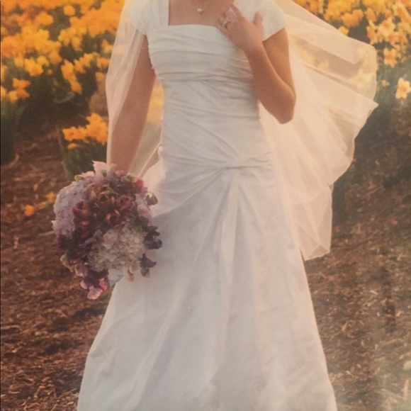 wedding dress - Picture 1 of 8